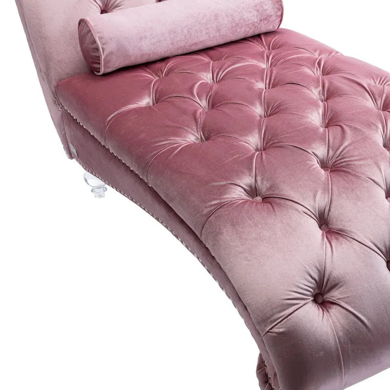 Gepolsterte Samt-Chaiselongue mit Knopfheftung, Liegefunktion, Kissen und Acrylfüßen