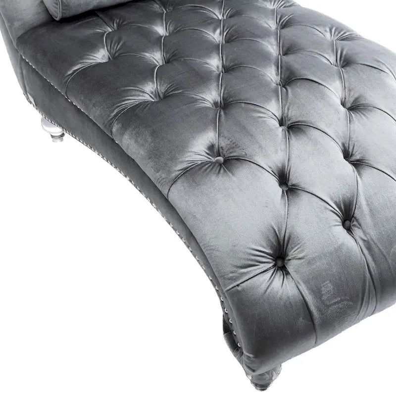 Gepolsterte Samt-Chaiselongue mit Knopfheftung, Liegefunktion, Kissen und Acrylfüßen
