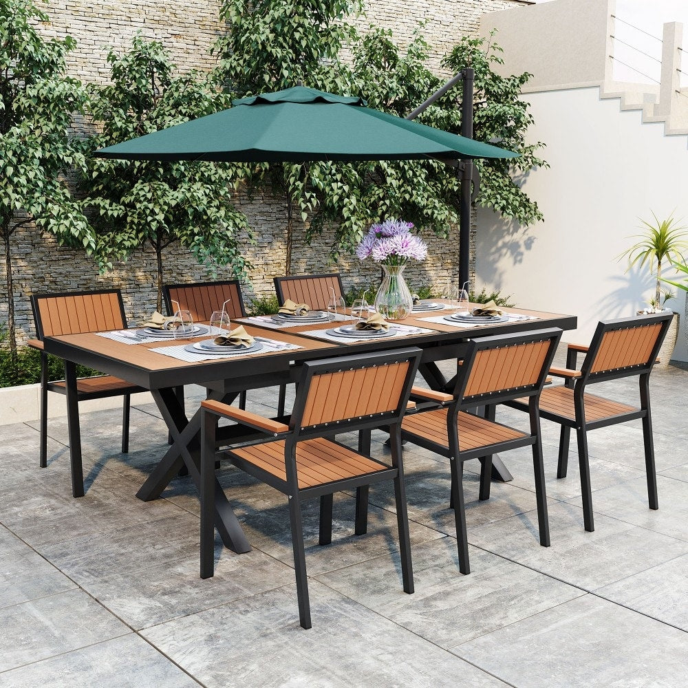 Set da pranzo da esterno moderno da 7 pezzi con sei sedie e un tavolo allungabile per il patio