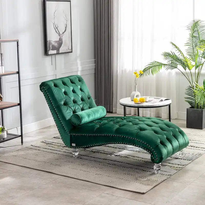 Gepolsterte Samt-Chaiselongue mit Knopfheftung, Liegefunktion, Kissen und Acrylfüßen
